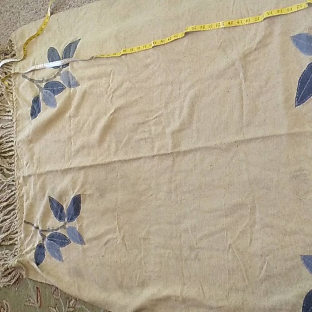 RAW SILK LEAF MOTIF MAIZE  Throw/CHAMBRAY Accent Color Multipurpose